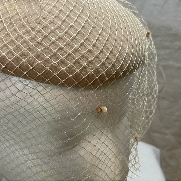 Beret style Fascinator hat. Vintage. Rare.Doeskin felt/100%wool. 50’s style - Picture 6 of 7